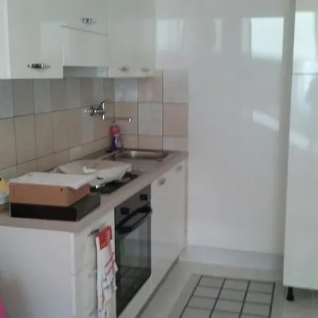 With A Parking Space - 11726 아파트